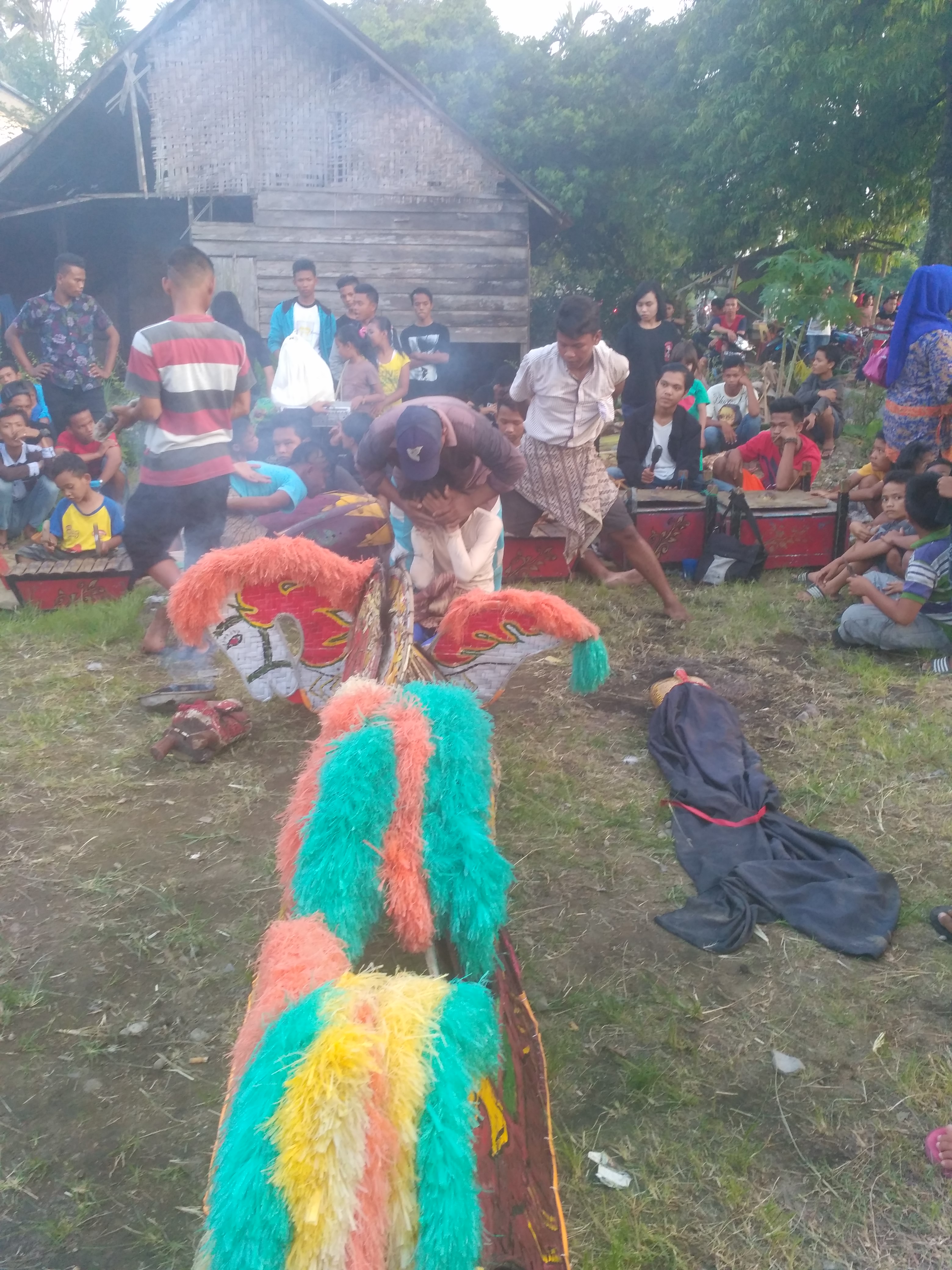 Tarian Kuda Lumping, Kesenian Asli Indonesia Yang Kian Terlupakan.
